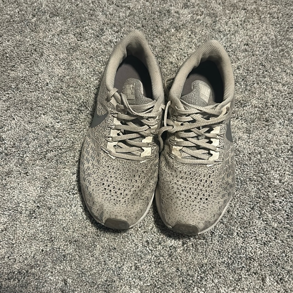 Grey Nike Zoom Pegasus 35